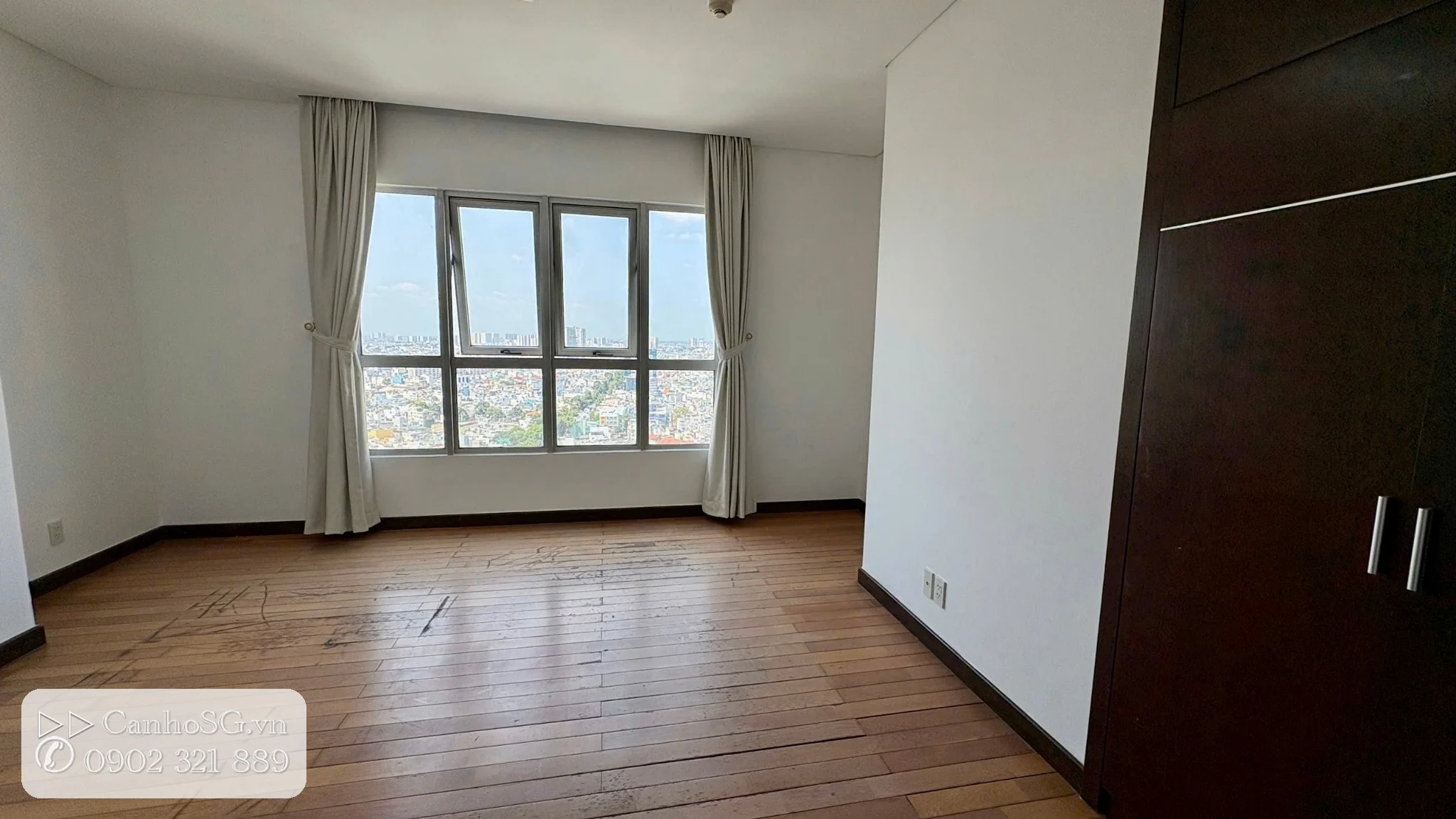 Phòng ngủ master căn hộ The Everrich Quận 11