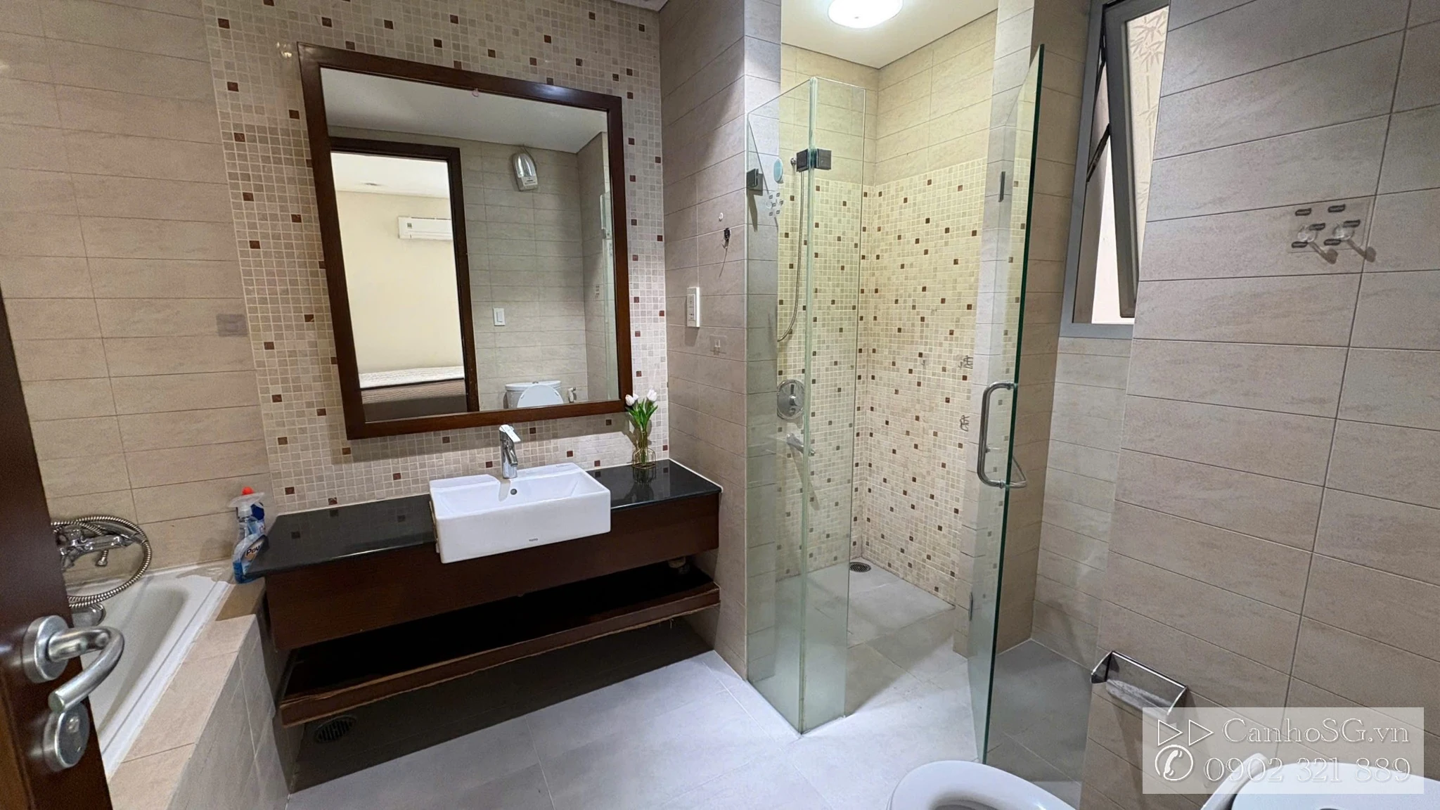 Phòng tắm căn hộ The Everrich Quận 11 113m2 với vách kính