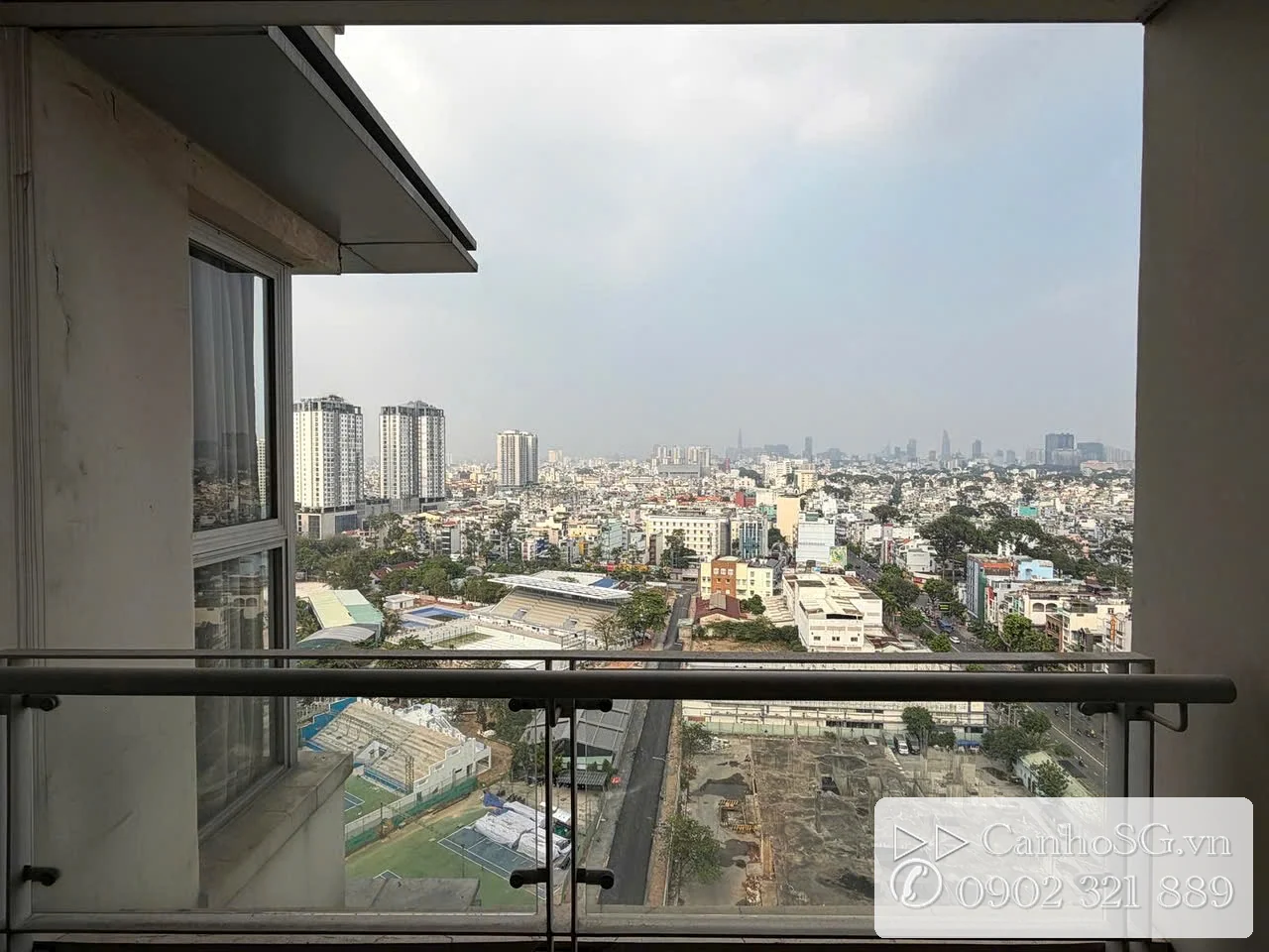Ban công căn hộ The EverRich quận 11 view thành phố thoáng