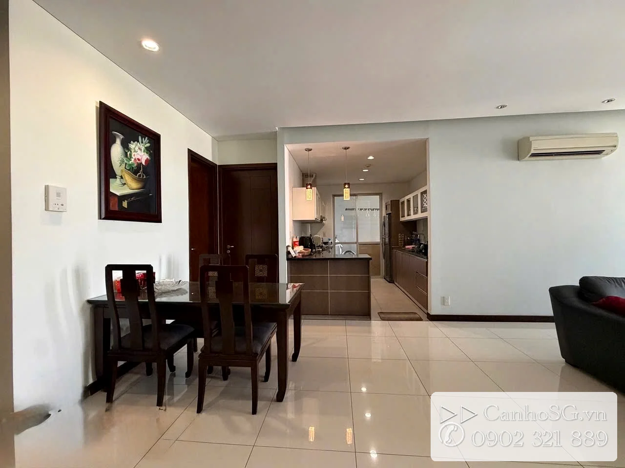 Khu bàn ăn và bếp căn hộ The EverRich quận 11 full nội thất