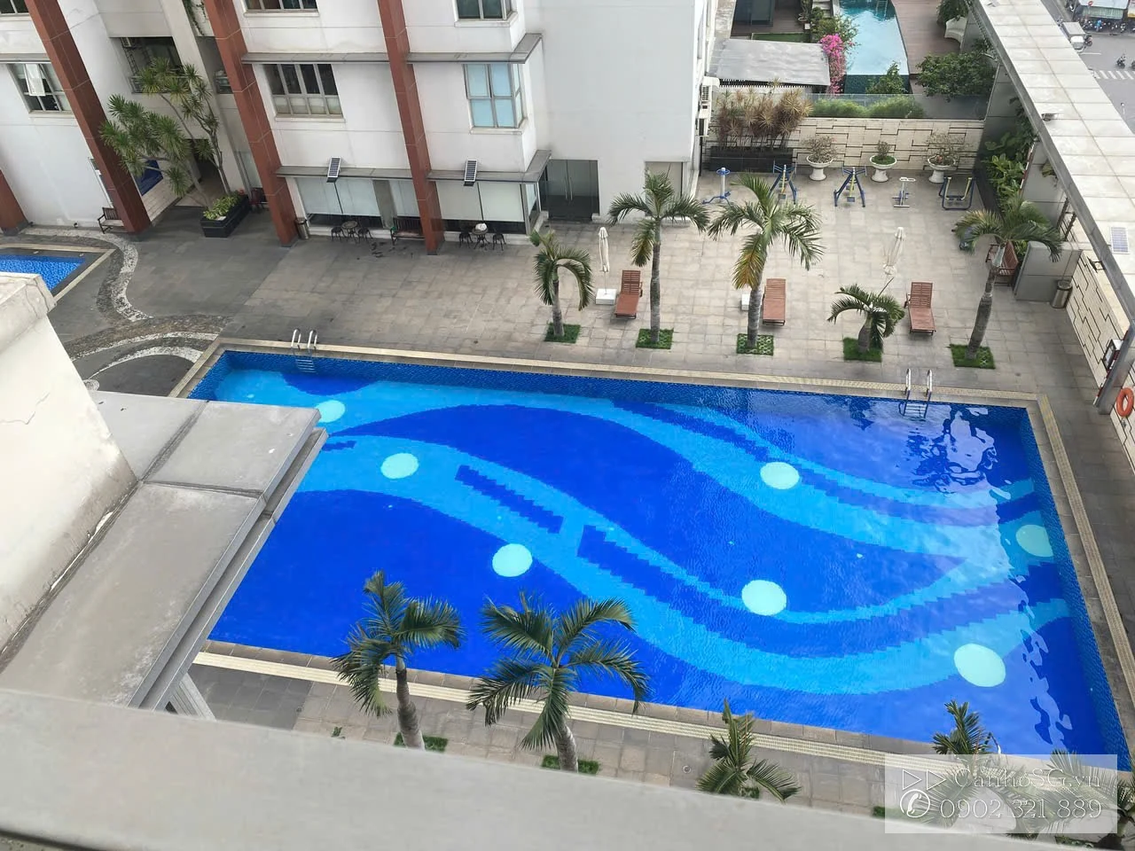 View hồ bơi từ căn hộ The Everrich Quận 11 113m2