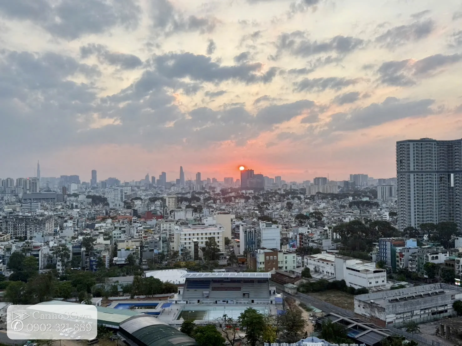 View hoàng hôn căn hộ The Everrich Quận 11