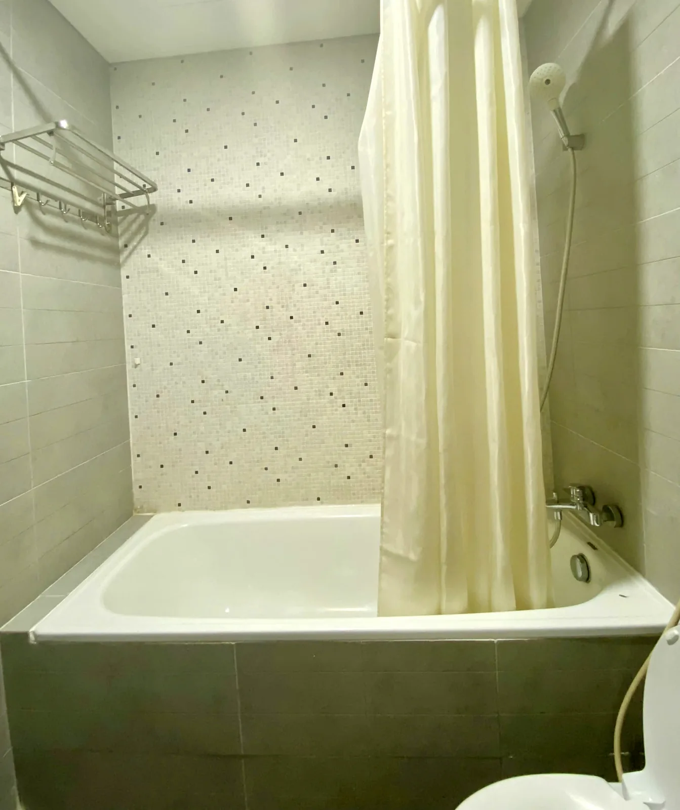 Phòng tắm căn hộ The EverRich 1 Quận 11 có bồn tắm nằm