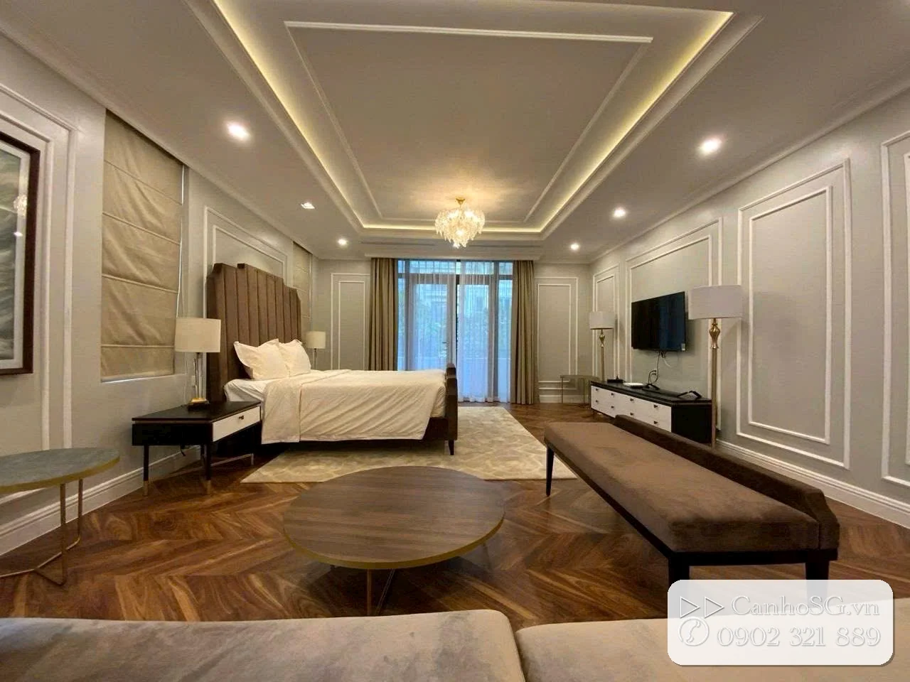 Phòng khách biệt thự Vinhomes River cho thuê với sofa lớn, nội thất sang trọng và không gian liên thông phòng ăn