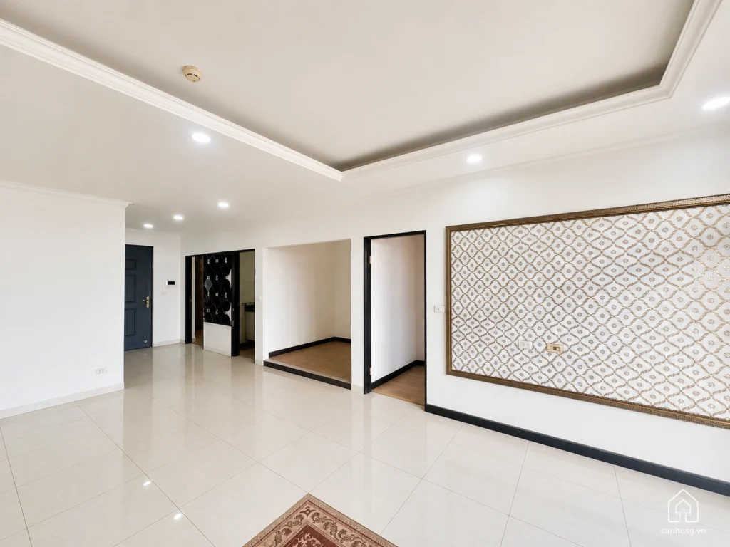 Phòng khách căn hộ The Flemington 96m² với sàn gạch bóng, trần đèn âm và các lối vào không gian phụ.