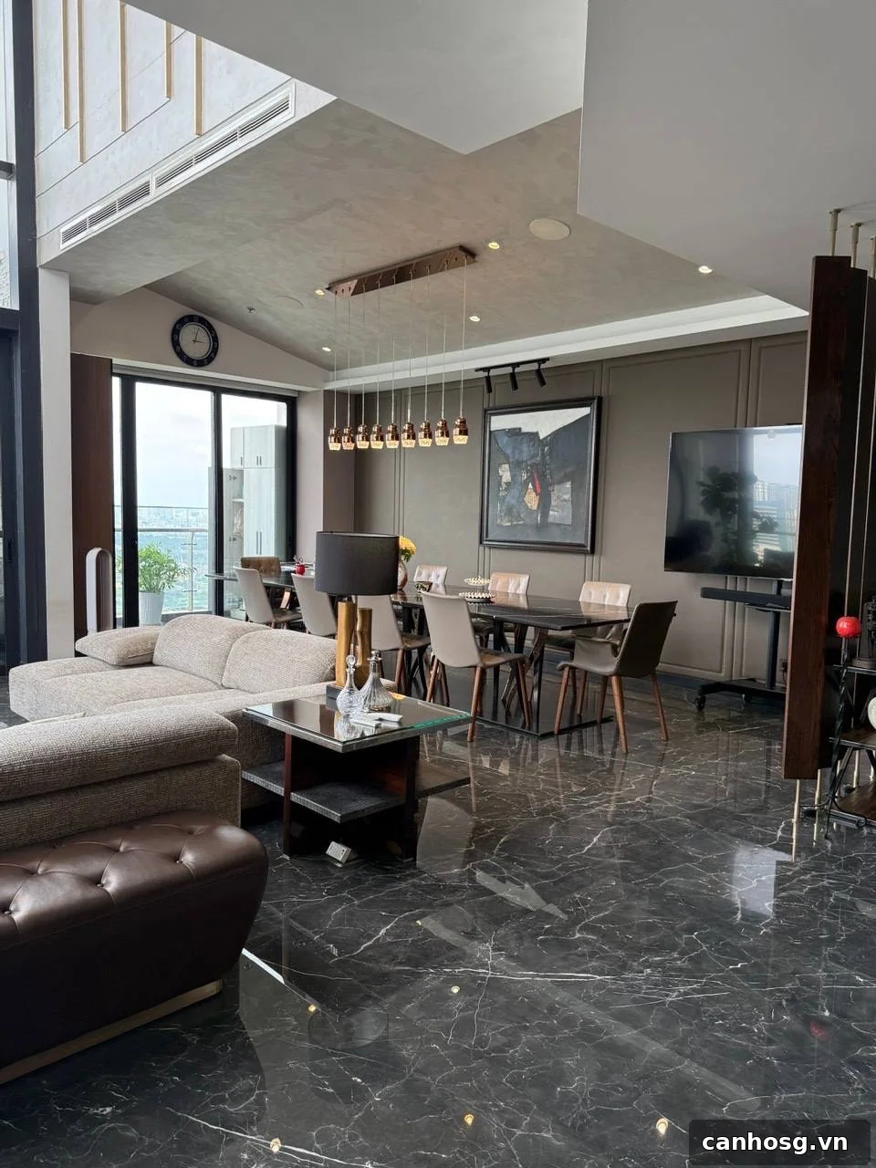 Phòng ăn Penthouse Duplex Vinhomes Golden River 280m2 với nội thất sang trọng